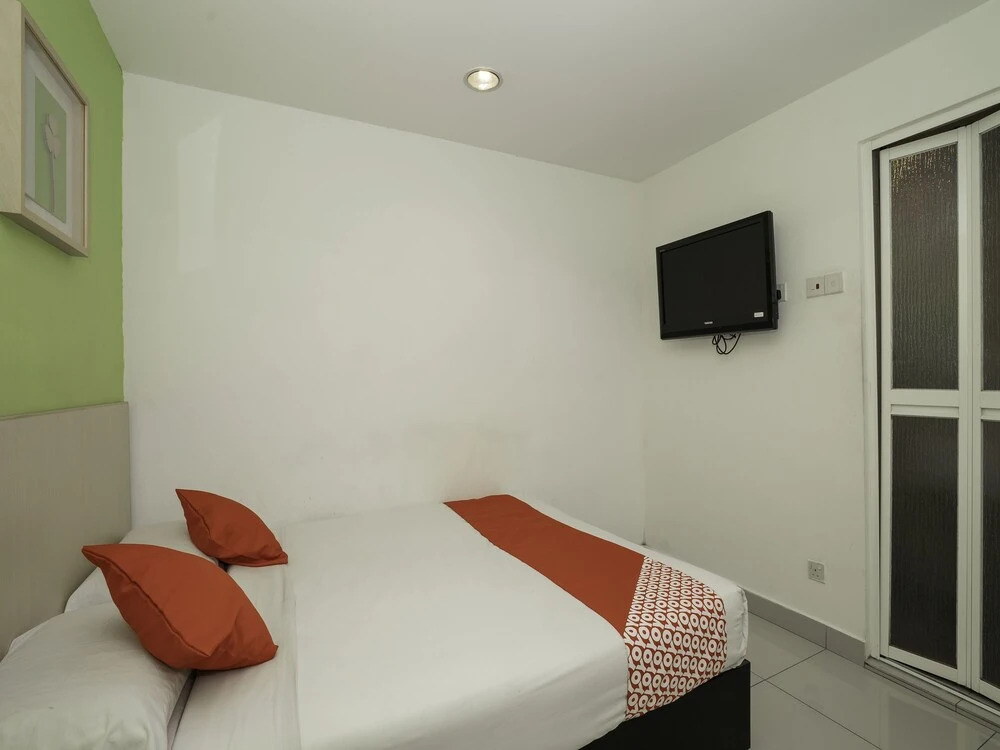 Happy 92 Hotel
