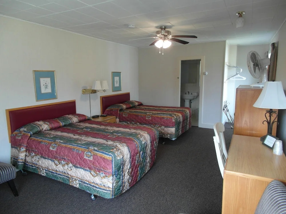 The Lionstone Inn Motel and Cottages