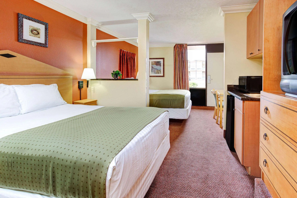 Days Inn by Wyndham Kissimmee West