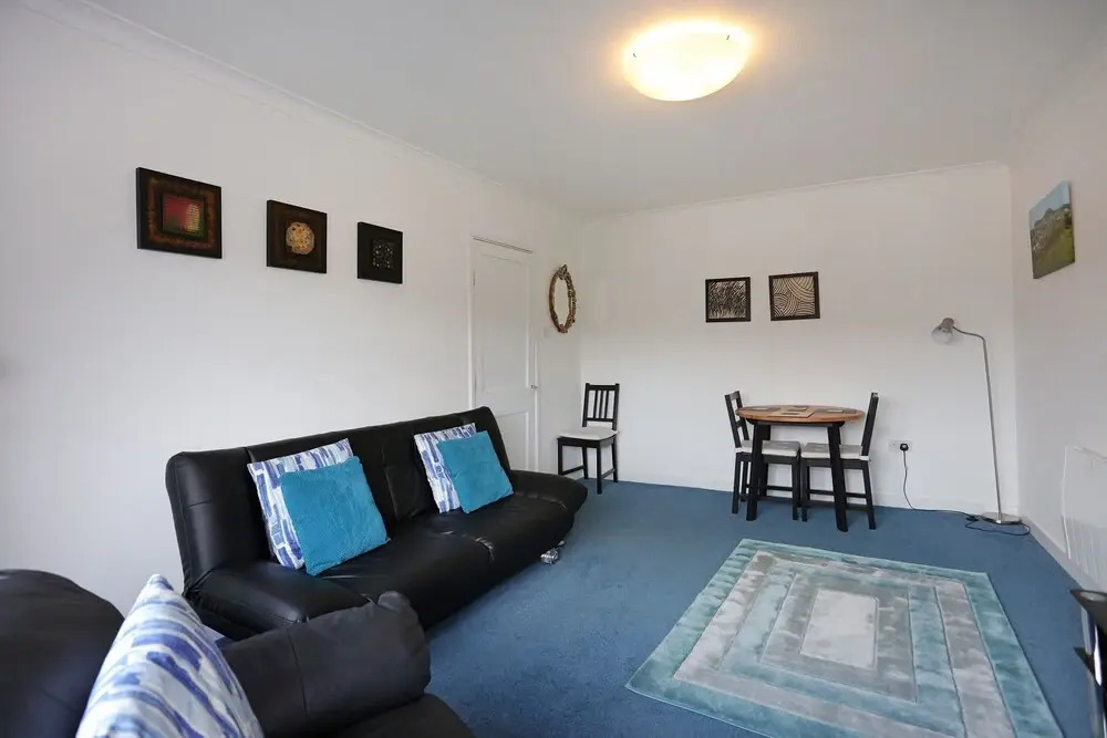 Ideal Central Edinburgh location with free on-site private parking