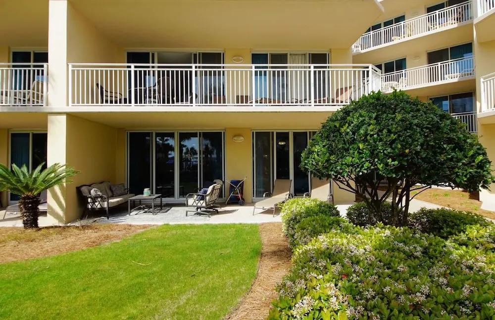 Waterscape C200 - 3 Br condo by RedAwning