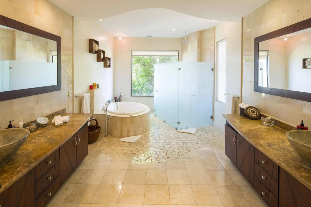 Papagayo Luxury