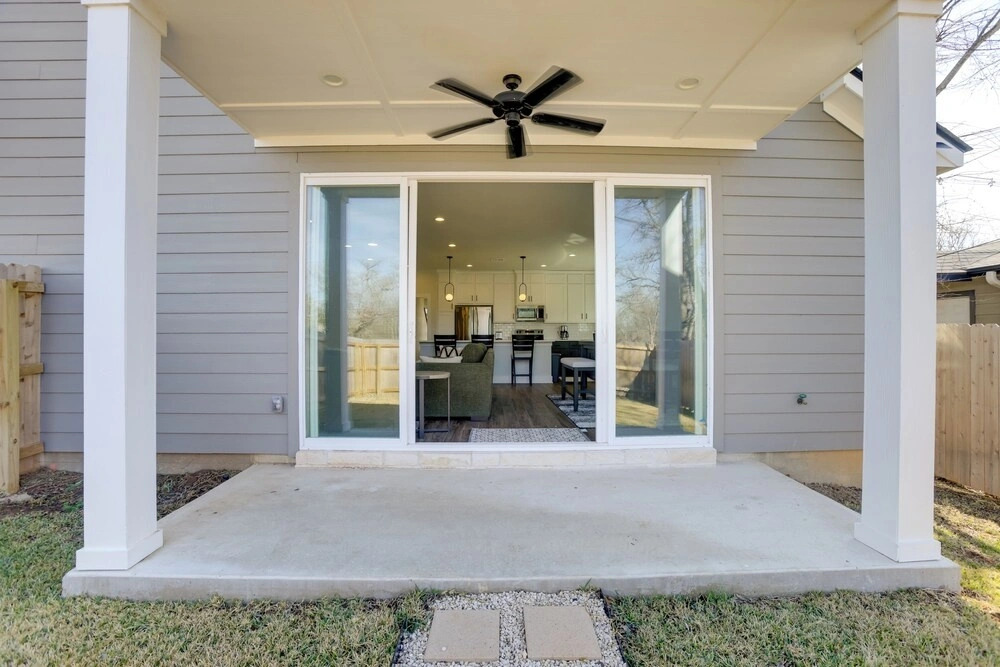 Walk to Restaurants: Modern Escape Near Kyle Field