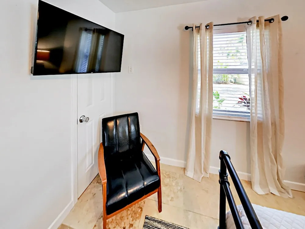 1919 Siesta Drive Home 4 Bedrooms 2 Bathrooms Home