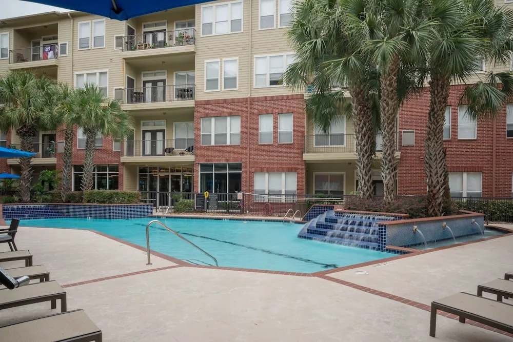 Deluxe Galleria Suites by Sonder
