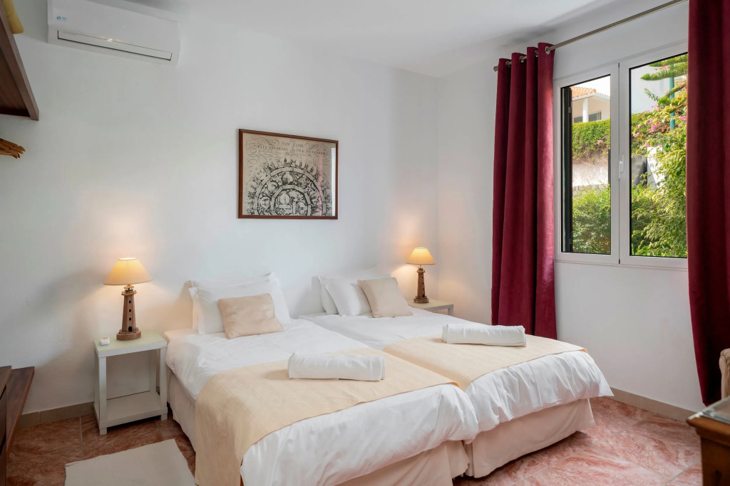 Lovely A/C family villa, walking distance to the sea and amenities - Villa Amélia