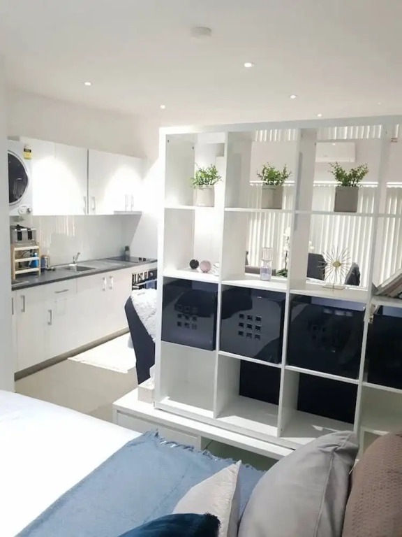 Great Location, Hip Studio, Near City