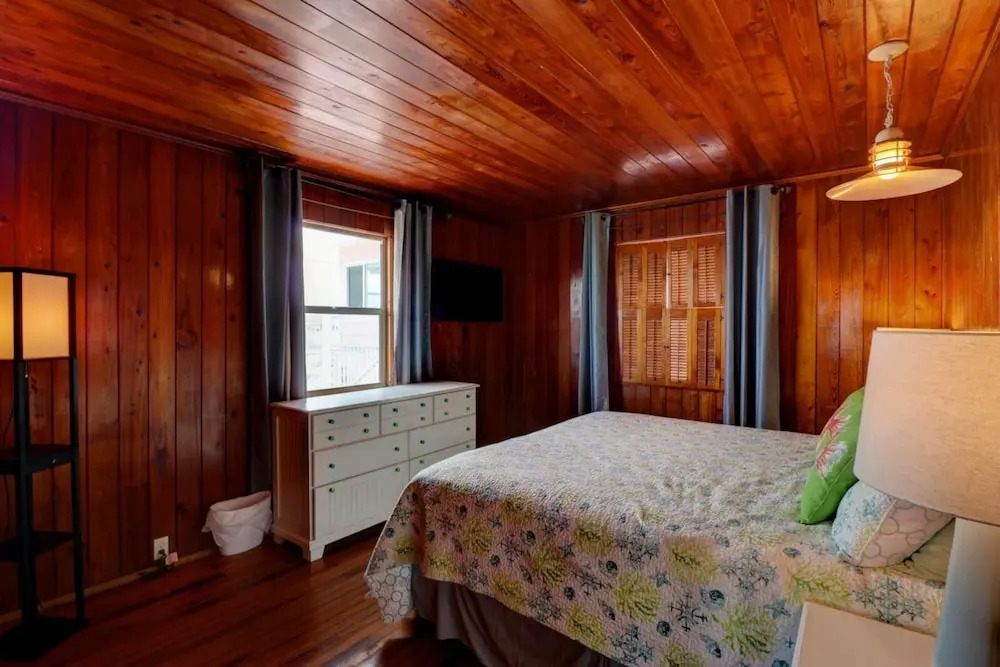 Bayside Bungalow 2 - Large Deck With Beautiful Bay Views