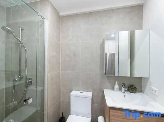 1BR Alpha APT - Central Stay, Top Amenities