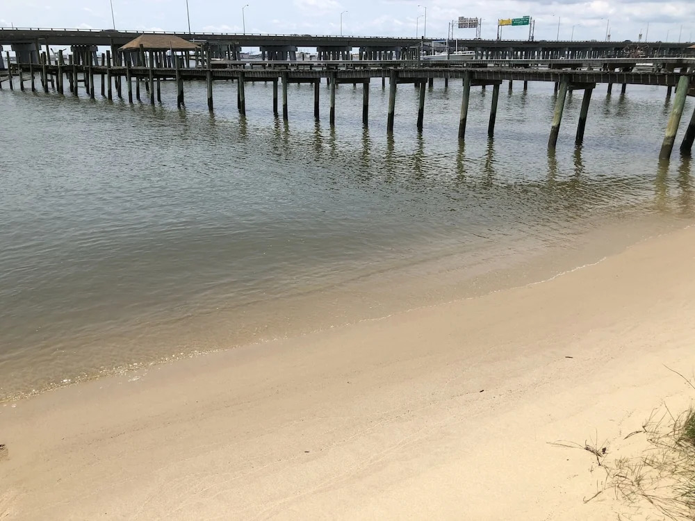 Harbor Delight On The Bay - Private Sandy Beach! 4 Bedroom Home by RedAwning