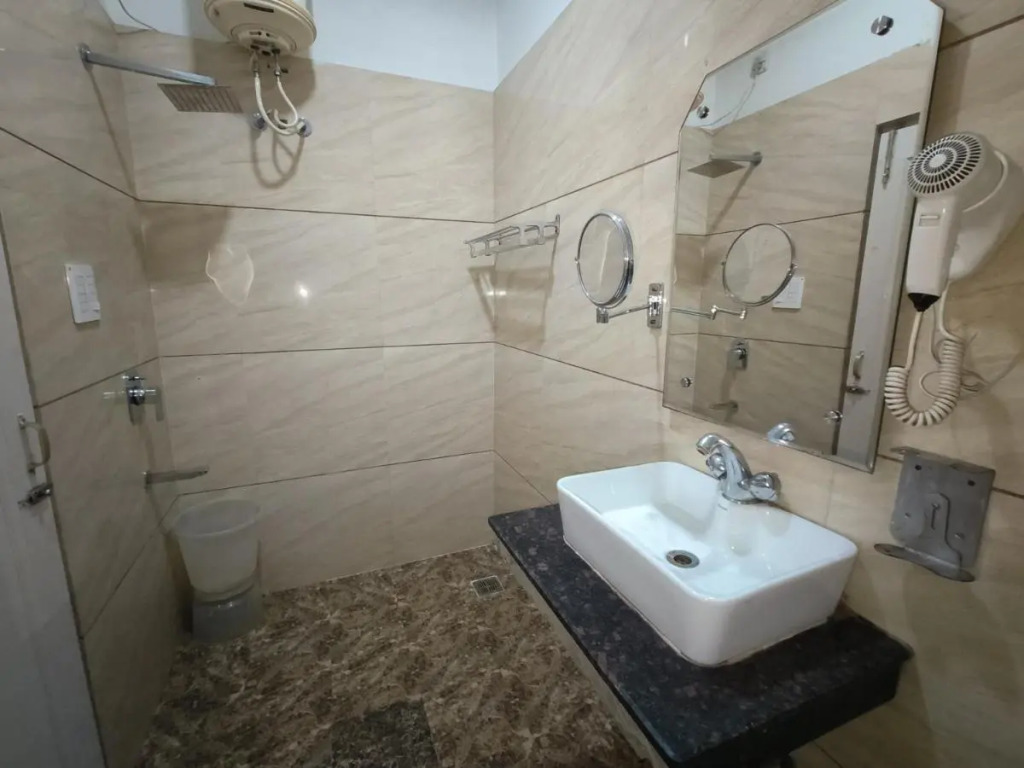 Capital O 9415 Hotel Ricky International