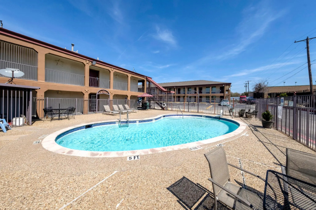 Red Roof Inn Arlington - Entertainment District