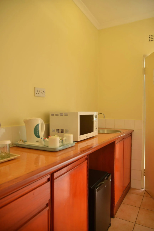 Cresta Oasis Hotel