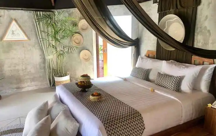 The Sender Pool Suites