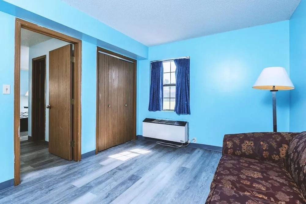 Blue Way Inn & Suites Wellington