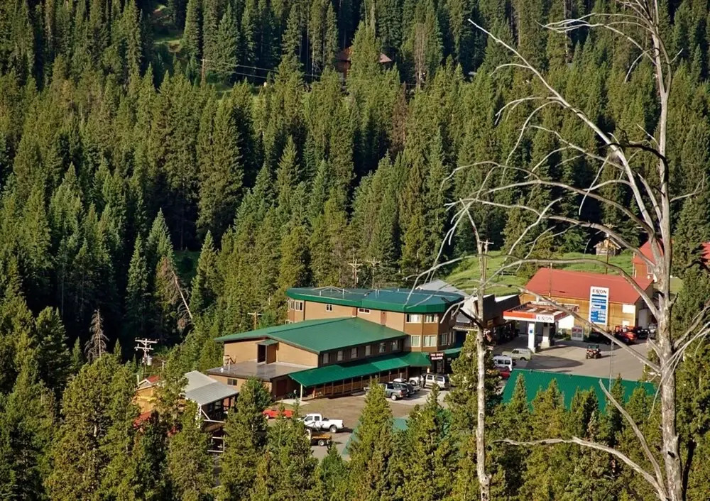 Soda Butte Lodge