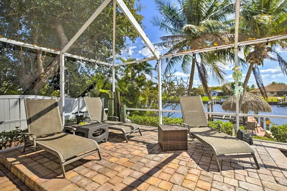 Waterfront Pool & Spa: Relaxing Cape Coral Retreat