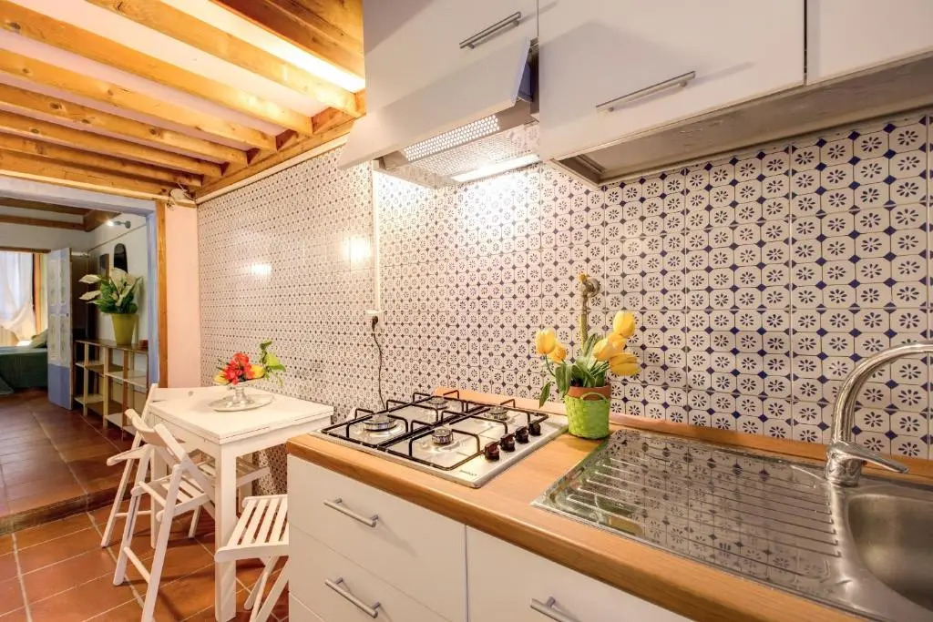Rhome Apartments