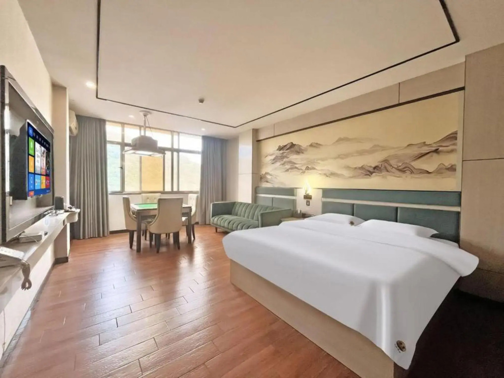 Haifu Light Luxury Hotel