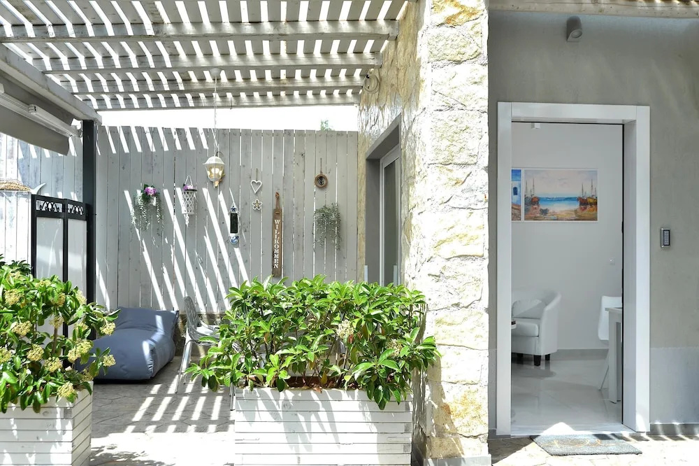 Alekos Suites