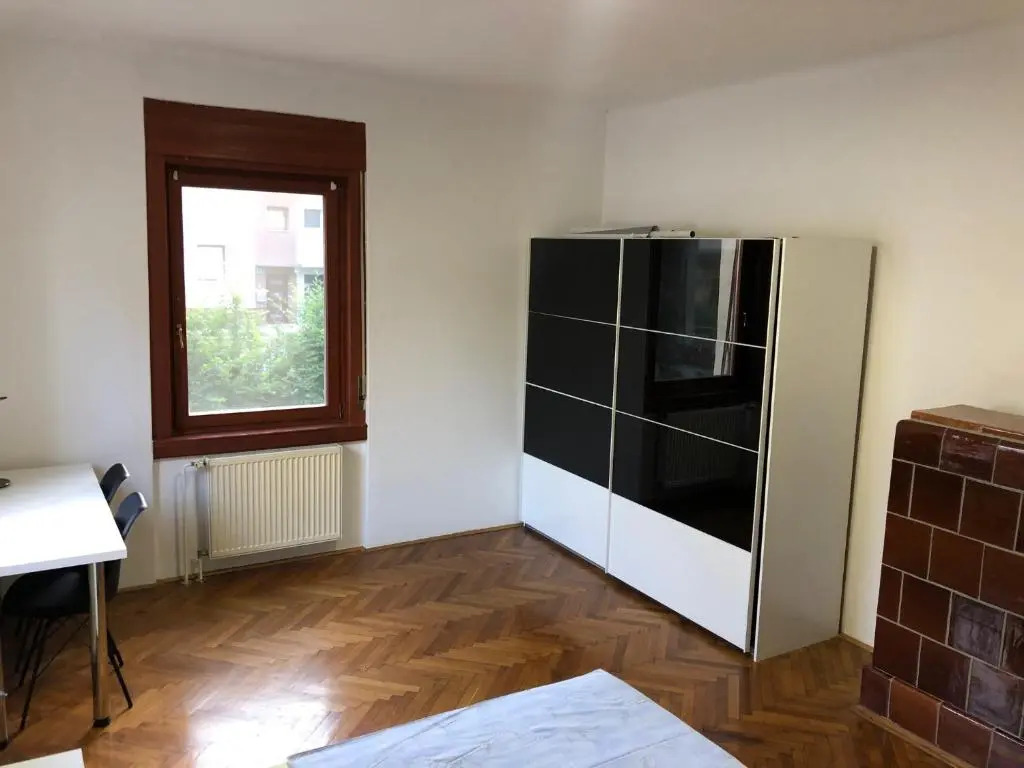 Huge BBQ Garden, Spacious Flat, AC, Free Parking 2