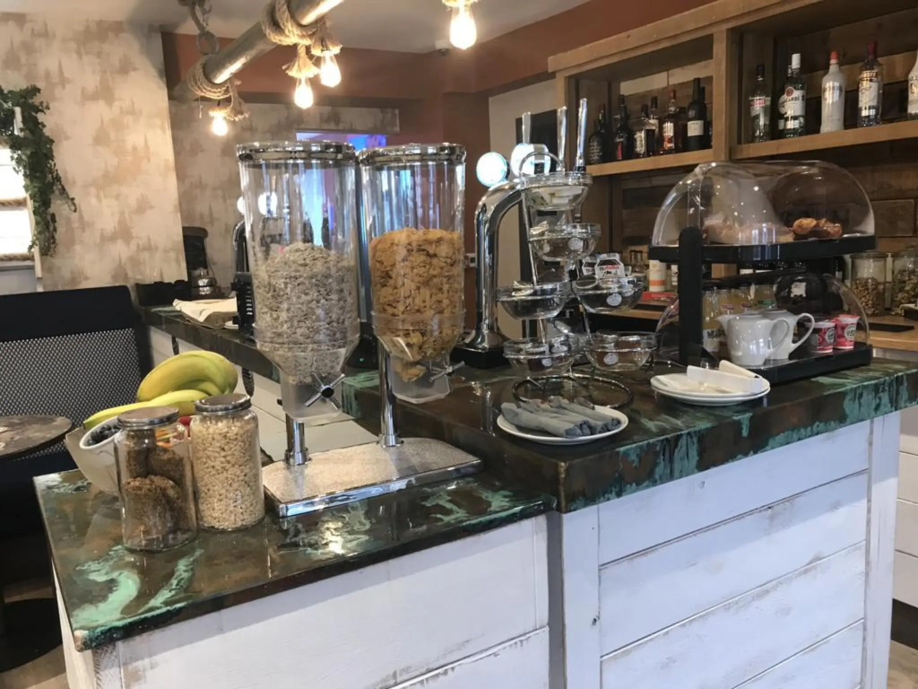 The Estuary Bar and Rooms