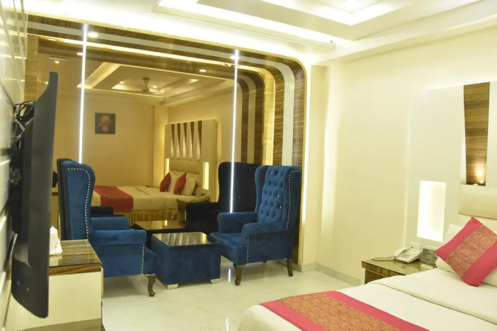 Aman Continental With Restaurant - 5Mins from Connaught Place ,Railway Station & Metro