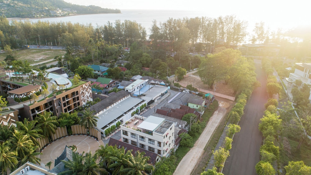 Club22 Kamala Suites, Kamala Beach