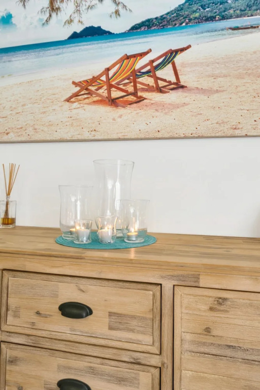 Beachfront Bliss 3-bedroom Apartment with Sea View 4