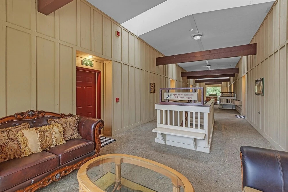 3rd Floor Front Side Penthouse Suite - 303 by Grand Wood Suites