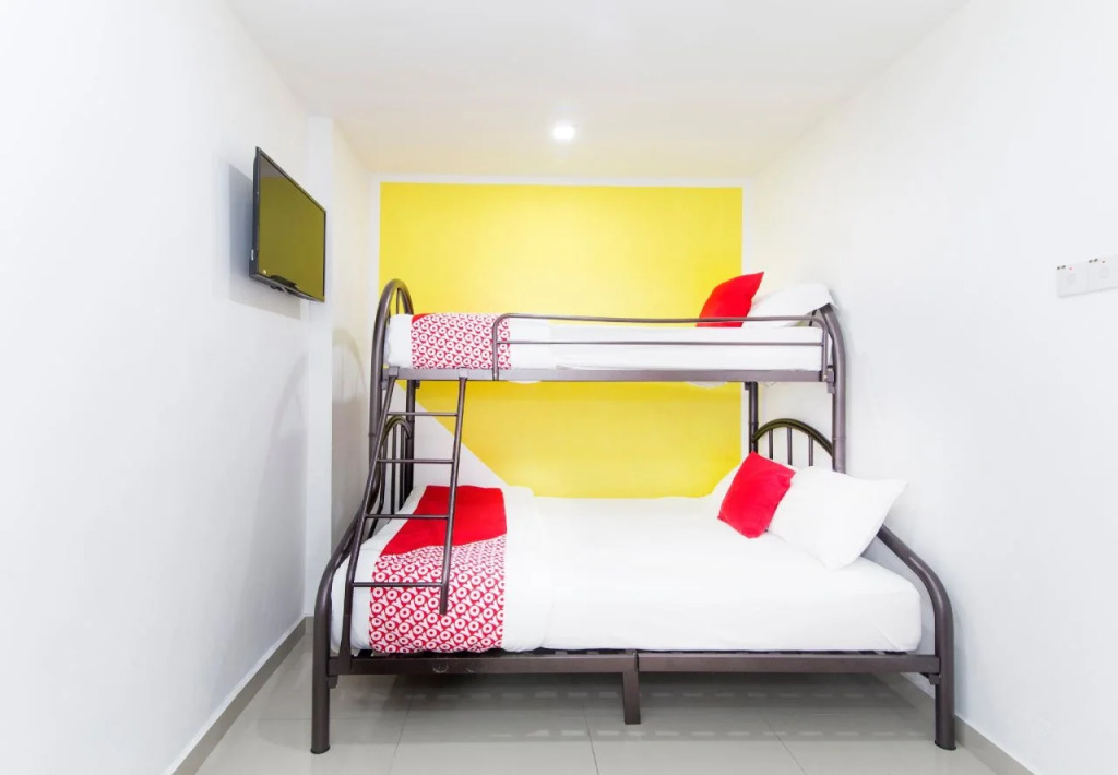 OYO 330 Cchinee Hotel