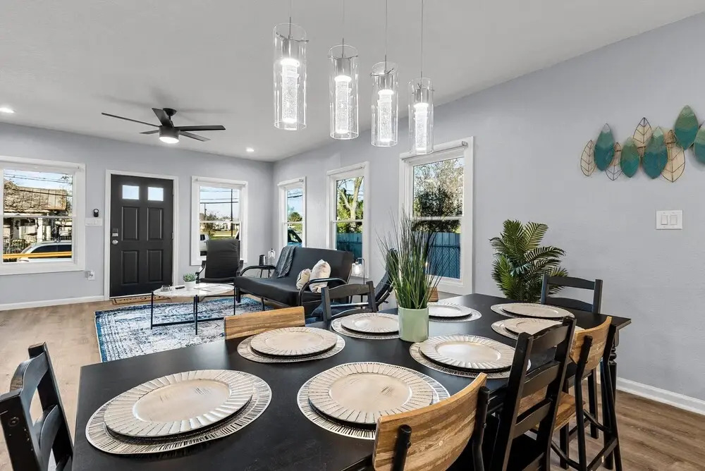 Inviting 4br/2.5ba Downtown Home With Ample Space!