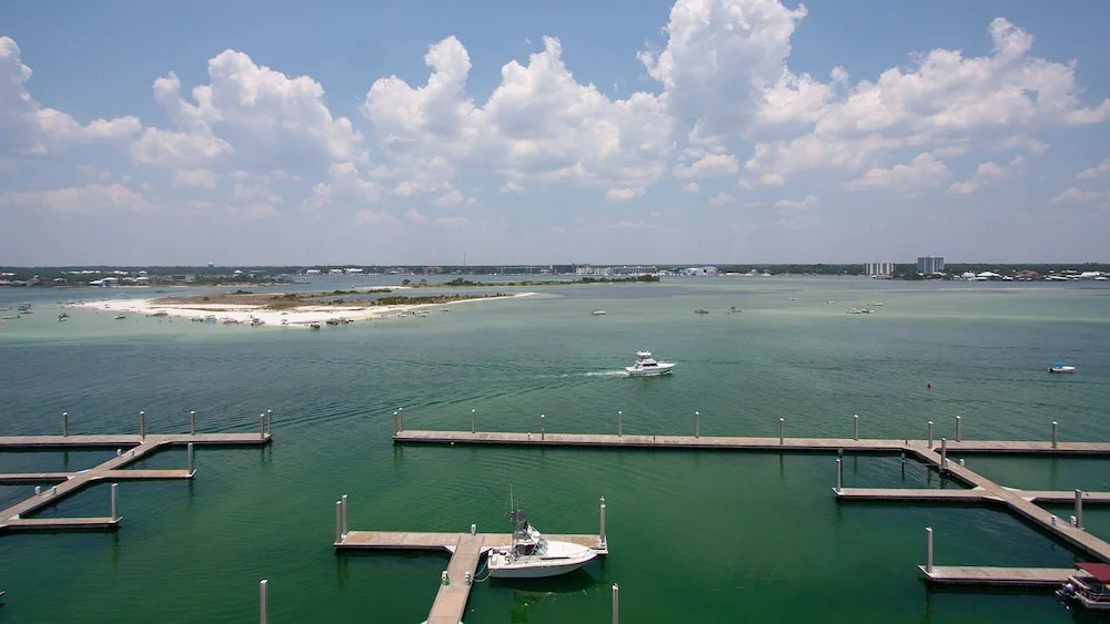 Beach Condo Overlooking the Bay - Unit Crb0806