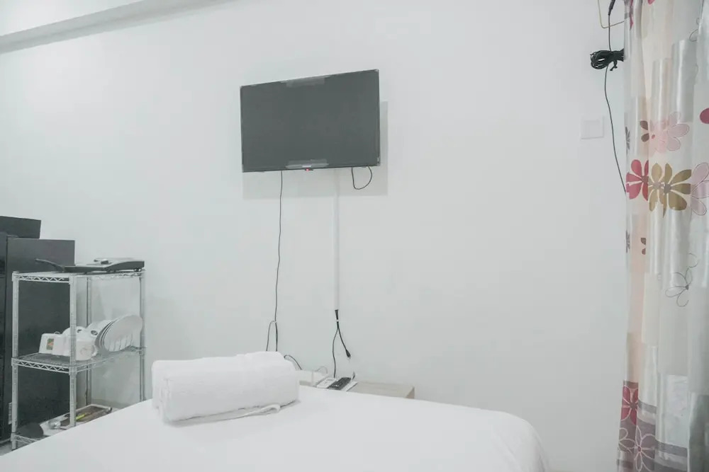 Comfy Studio Apartment for 1 Pax at Green Pramuka City