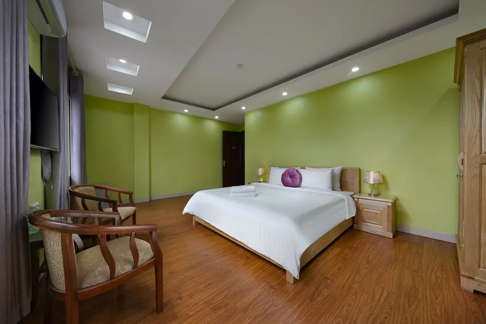 Golden Lotus Airport Hotel