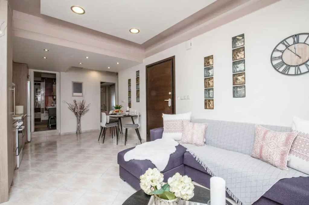 'The Ivory' House Project In Athens