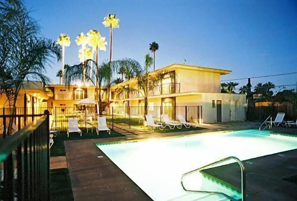 7 Springs Inn & Suites