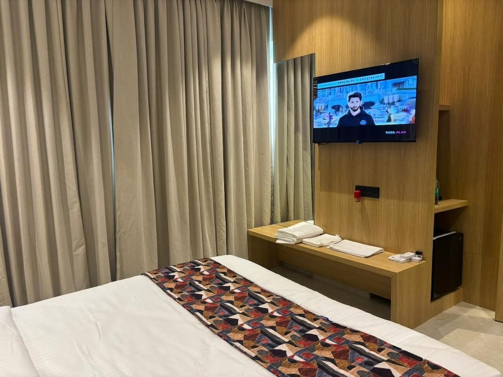 Hotel Imperial Suites - Airoli