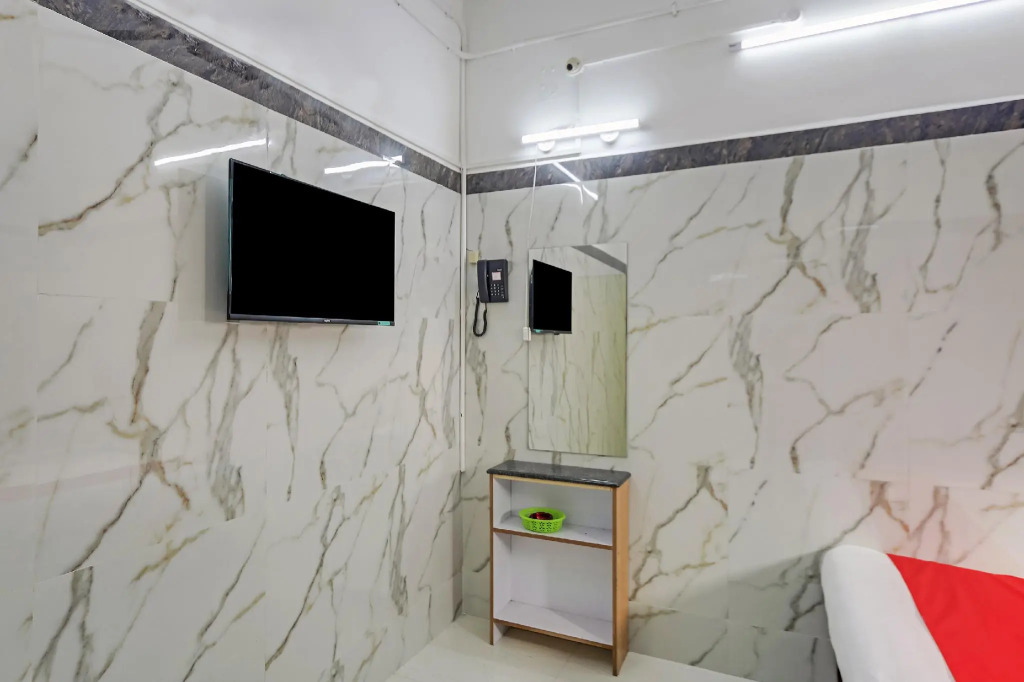 Ammayi Hotel by OYO Rooms