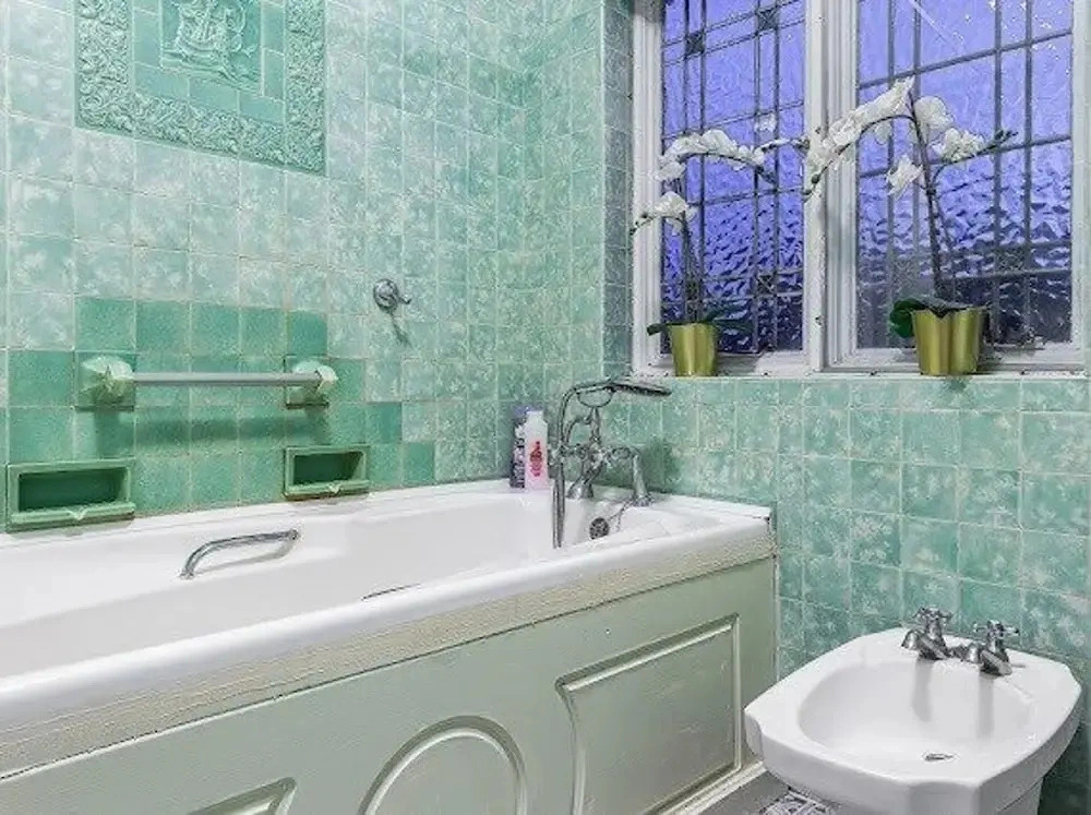 Spacious Home With Private Parking