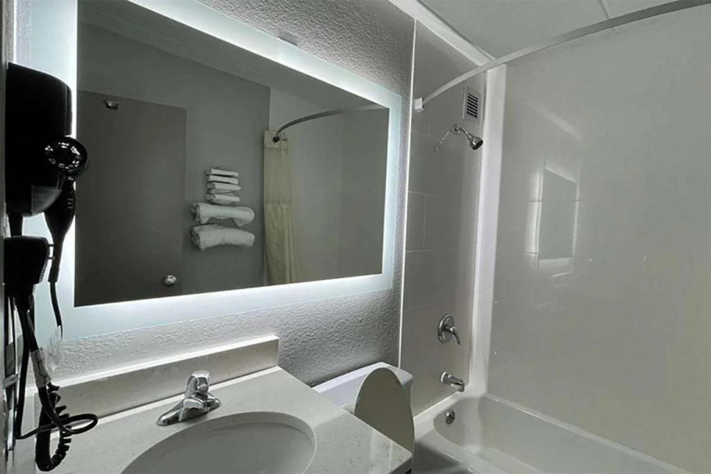 USA Inn and Suites Springfield Ohio