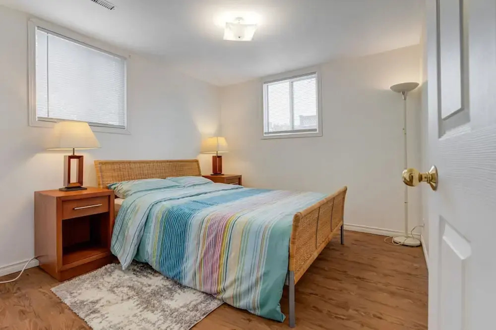 Comfortable Whitby 2 Bedroom Lower Suite