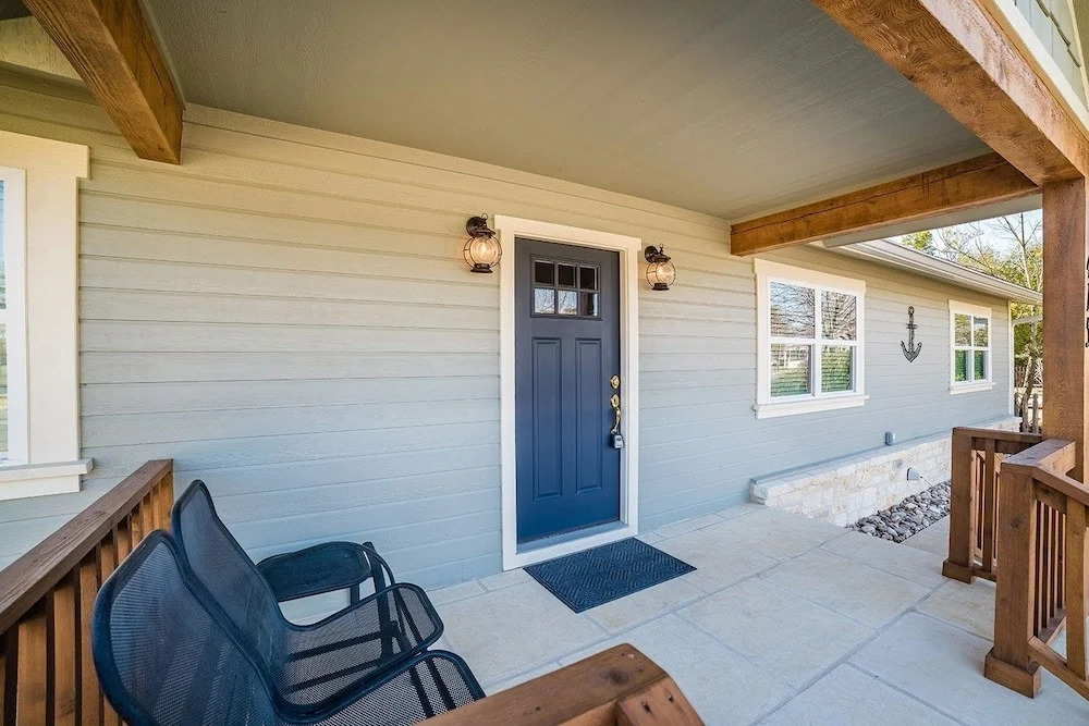 Anchorage Haus 3 Bedroom Home by RedAwning