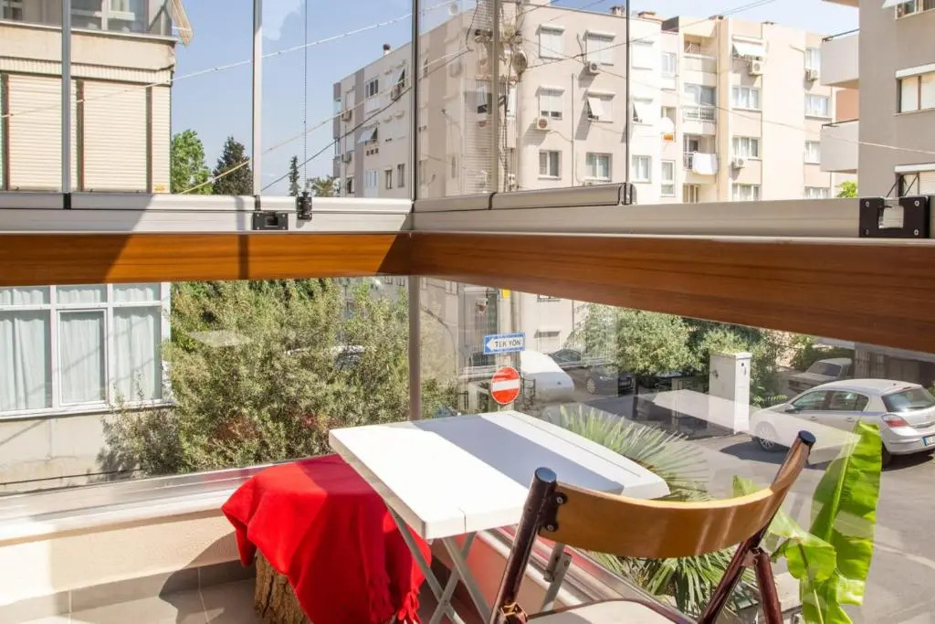 Pleasant and Central Flat With Balcony in Izmir