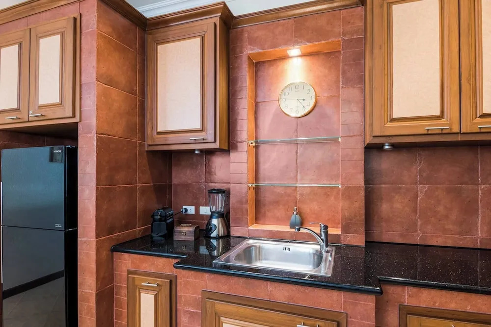 Luxury 2BR Pool Villa Pratamnak Soi5- 50m to Beach