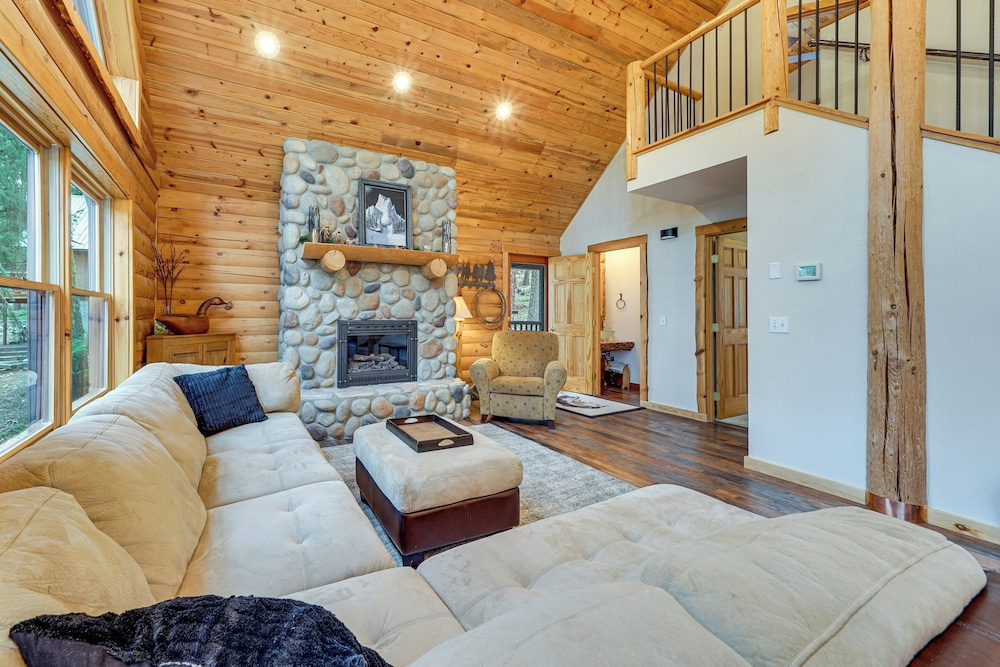1 Mi to Cle Elum Lake! Family Cabin w/ Game Room