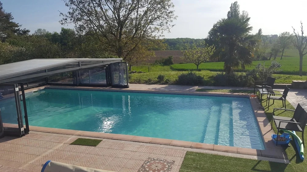 House With 2 Bedrooms in Saint-colomb-de-lauzun, With Pool Access, Ter