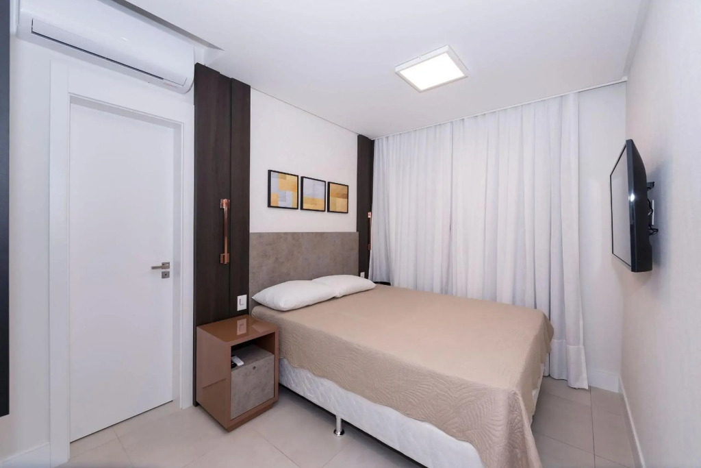 Adra 205 - Apartamento no centro de Bombinhas - Rooftop com piscina e academia - À poucos metros da praia