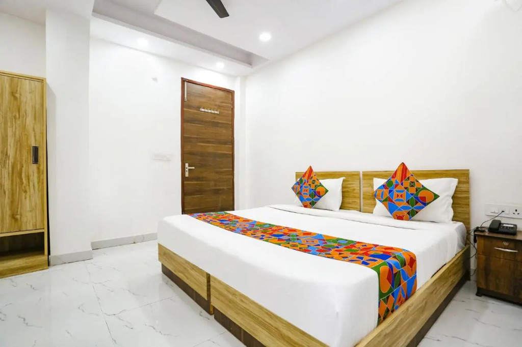 FabHotel New Silver Crown