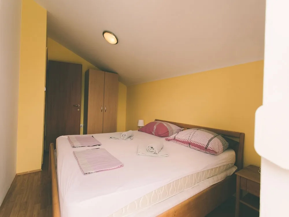 Modern Holiday Home in a Quiet Area, Private Pool, Lovely Roofed Terrace, BBQ